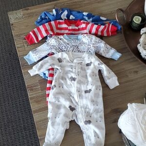 Carter's lot of 4 onesies size 3 months